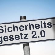 Schild IT-SiG 2.0 und Deutschlandfahne